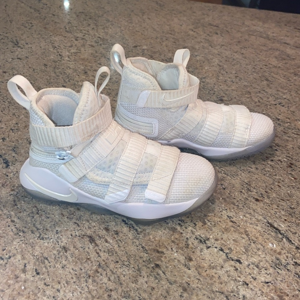 Nike Lebron James soldier basketball Shoes Kids 11C